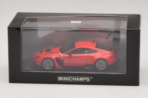 Aston Martin V12 Vantage GT3 Червен Minichamps 1:43 4371121392 Метал — снимка 4 от 4