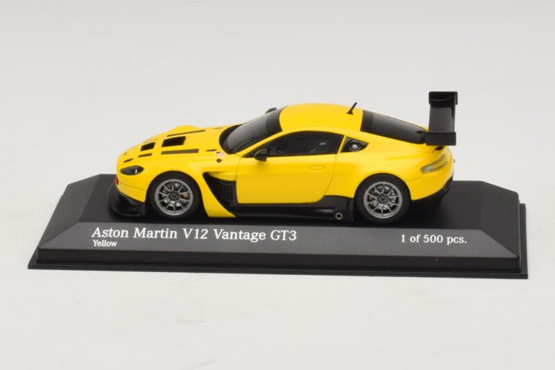 Aston Martin V12 Vantage GT3 Жълт Minichamps 1:43 437121391 Метал