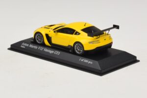 Aston Martin V12 Vantage GT3 Жълт Minichamps 1:43 437121391 Метал — снимка 3 от 4