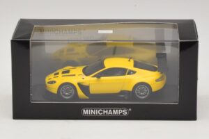 Aston Martin V12 Vantage GT3 Жълт Minichamps 1:43 437121391 Метал — снимка 4 от 4