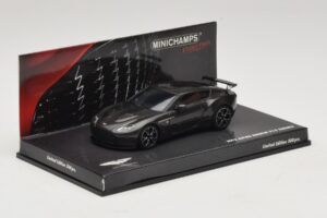 Aston Martin V12 Zagato Scintilla Silver Minichamps 1:43 437137221 Метал — снимка 2 от 5