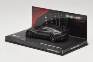 Aston Martin V12 Zagato Scintilla Silver Minichamps 1:43 437137221 Метал — снимка 3 от 5