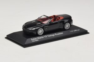 Aston Martin V8 Vantage Roadster Черен Металик Minichamps 1:43 400137431 Метал — снимка 2 от 4