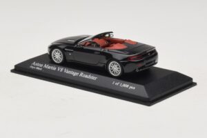 Aston Martin V8 Vantage Roadster Черен Металик Minichamps 1:43 400137431 Метал — снимка 3 от 4