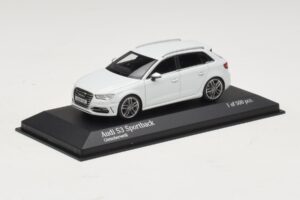 Audi S3 8V Sportback Бял Minichamps 1:43 437013010 Метал — снимка 2 от 4