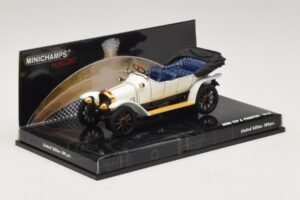 Audi Typ A Phaeton Бял Син Minichamps 1:43 437019032 Метал — снимка 2 от 5
