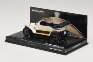 Audi Typ A Phaeton Бял Син Minichamps 1:43 437019032 Метал — снимка 3 от 5