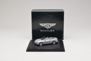 Bentley Continental GTC Light Grey Metallic Minichamps 1:43 BL907 Метал — снимка 3 от 4