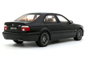 BMW M5 E39 Black Sapphire Metallic Otto 1:18 OT1338 Смола — снимка 2 от 4