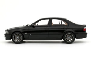 BMW M5 E39 Black Sapphire Metallic Otto 1:18 OT1338 Смола — снимка 3 от 4