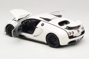 Bugatti Veyron Super Sport Бял Minichamps 1:18 100110844 Метал — снимка 5 от 8