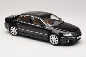 Volkswagen Phaeton 3D 6.0 W12 Черен Otto 1:18 OT1266 Смола — снимка 4 от 6