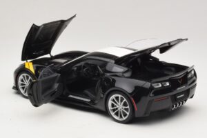 Chevrolet Corvette C7 Grand Sport Черен с Бели Райета AUTOart 1:18 71273 Композит — снимка 5 от 8