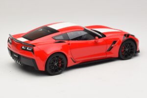 Chevrolet Corvette C7 Grand Sport Червен с Бели Райета AUTOart 1:18 71274 Композит — снимка 3 от 8