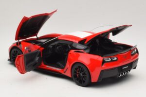 Chevrolet Corvette C7 Grand Sport Червен с Бели Райета AUTOart 1:18 71274 Композит — снимка 5 от 8