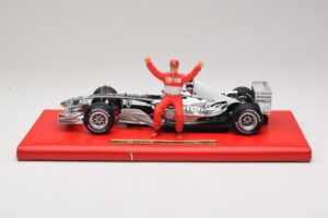 Ferrari F2004 #1 M. Schumacher Six Time World Champion 2004 Хром Сребърен Hot Wheels 1:18 C7332 Метал — снимка 3 от 6