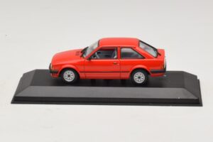 Ford Escort Mk3 3-Врати Червен Minichamps 1:43 400085000 Метал