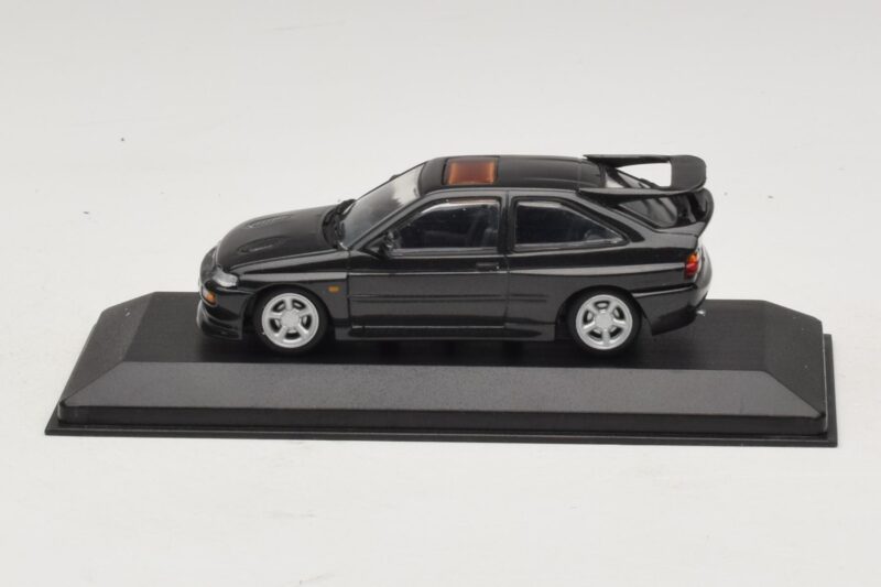 Ford Escort RS Cosworth Черен Металик Minichamps 1:43 Ford Escort RS Cosworth Черен Металик Minichamps 1:43 430082106 Метал