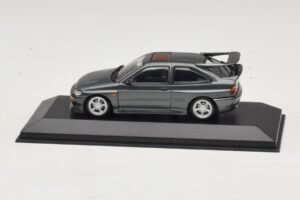 Ford Escort RS Cosworth Тъмнозелен Металик Minichamps 1:43 430086300 Метал