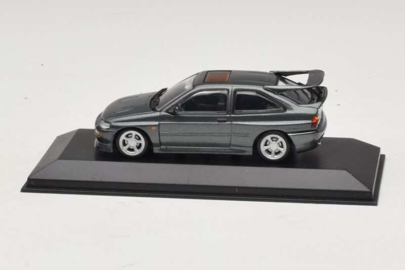 Ford Escort RS Cosworth Тъмнозелен Металик Minichamps 1:43 430086300 Метал