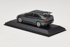 Ford Escort RS Cosworth Тъмнозелен Металик Minichamps 1:43 430086300 Метал — снимка 3 от 4