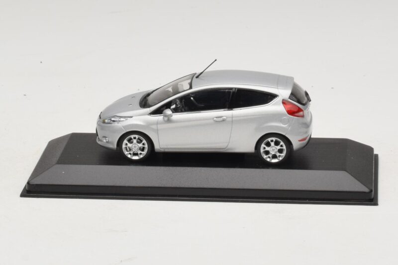 Ford Fiesta Mk7 Moondust Silver Metallic Minichamps 1:43 403088003 Метал