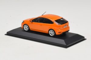 Ford Focus ST Mk2 Electric Orange Minichamps 1:43 400087302 Метал — снимка 3 от 4