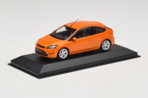Ford Focus ST Mk2 Electric Orange Резервна Кутия Minichamps 1:43 400087302-R1 Метал — снимка 2 от 4