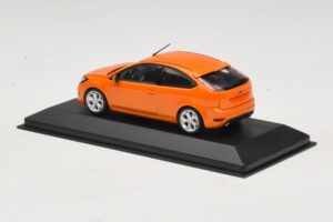 Ford Focus ST Mk2 Electric Orange Резервна Кутия Minichamps 1:43 400087302-R1 Метал — снимка 3 от 4