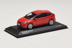 Ford Focus ST Mk2 Червен Minichamps 1:43 400087301 Метал — снимка 2 от 4