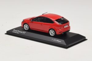 Ford Focus ST Mk2 Червен Minichamps 1:43 400087301 Метал — снимка 3 от 4