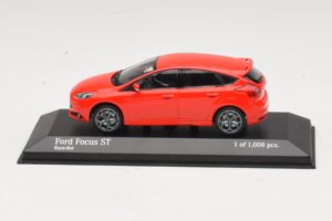 Ford Focus ST Mk3 Червен Minichamps 1:43 410081001 Метал