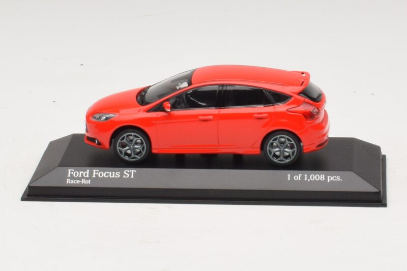 Ford Focus ST Mk3 Червен Minichamps 1:43 410081001 Метал