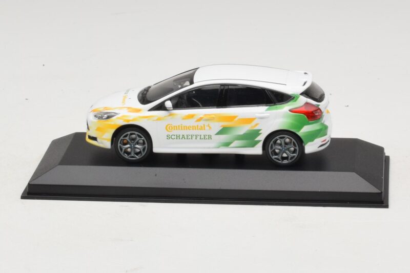 Ford Focus Технологичен Автомобил GTC Continental Schaeffler Minichamps 1:43 Ford Focus Технологичен Автомобил GTC Continental Schaeffler Minichamps 1:43 SCHAEFFLER001 Метал