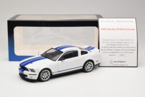 Ford Shelby Cobra GT500 Concept Бял със Синя Лента AUTOart 1:18 73052 Метал — снимка 8 от 8