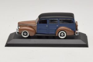 Ford V8 De Luxe Woody Station Wagon Кафяв Син Minichamps 1:43 400082112 Метал