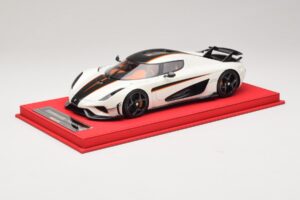 Koenigsegg Regera Бял с Черен Карбон FrontiArt 1:18 REMC043 Смола
