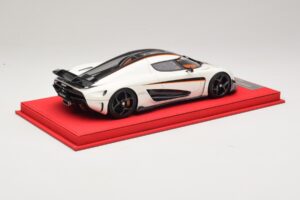 Koenigsegg Regera Бял с Черен Карбон FrontiArt 1:18 REMC043 Смола — снимка 2 от 7