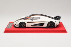 Koenigsegg Regera Бял с Черен Карбон FrontiArt 1:18 REMC043 Смола — снимка 3 от 7