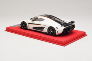 Koenigsegg Regera Бял с Черен Карбон FrontiArt 1:18 REMC043 Смола — снимка 5 от 7