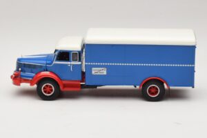 Krupp Titan Камион с Каросерия Тип Кутия Син Червен Minichamps 1:43 439069040 Метал — снимка 3 от 6