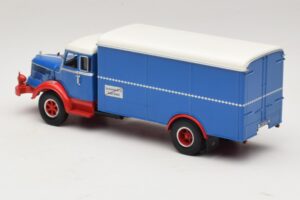 Krupp Titan Камион с Каросерия Тип Кутия Син Червен Minichamps 1:43 439069040 Метал — снимка 5 от 6
