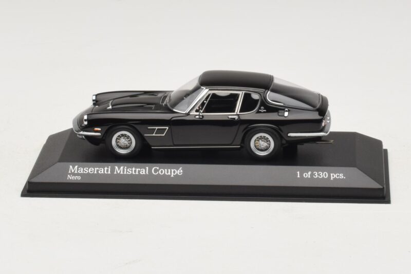 Maserati Mistral Черен Minichamps 1:43 Maserati Mistral Черен Minichamps 1:43 437123421 Метал