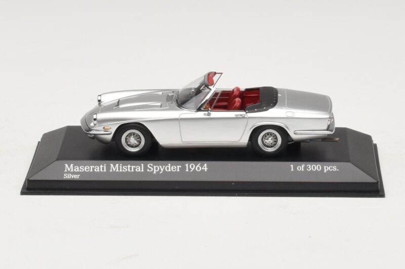 Maserati Mistral Spyder Сребърен Minichamps 1:43 Maserati Mistral Spyder Сребърен Minichamps 1:43 437123431 Метал