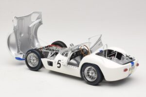 Maserati Tipo 61 #5 S. Moss / D. Gurney Camoradi ADAC 1000km Nurburgring Winner 1960 Minichamps 1:18 100601205 Метал — снимка 5 от 8