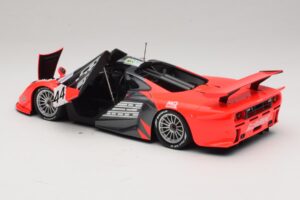 McLaren F1 GTR Lark #44 Tsuchiya / Ayles 24 Hours of Le Mans 1997 Minichamps 1:18 530133744 Метал — снимка 5 от 8