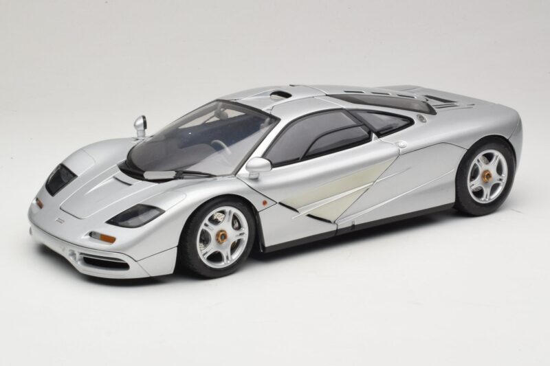 McLaren F1 Сребърен Minichamps 1:12 530133123 Метал