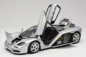 McLaren F1 Сребърен Minichamps 1:12 530133123 Метал — снимка 2 от 8