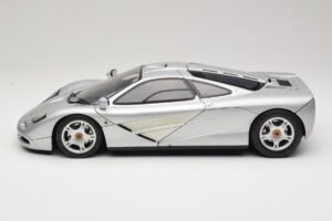 McLaren F1 Сребърен Minichamps 1:12 530133123 Метал — снимка 4 от 8