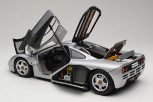 McLaren F1 Сребърен Minichamps 1:12 530133123 Метал — снимка 5 от 8